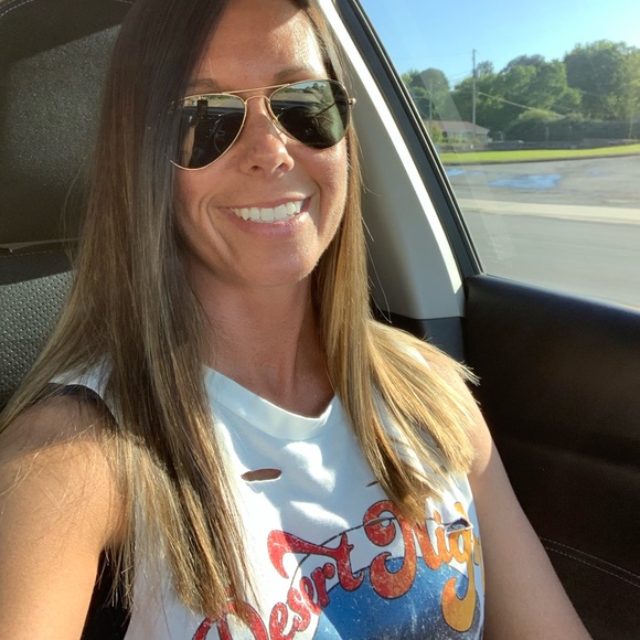 Meet your Posher, Tamara - Picture 2 of 2